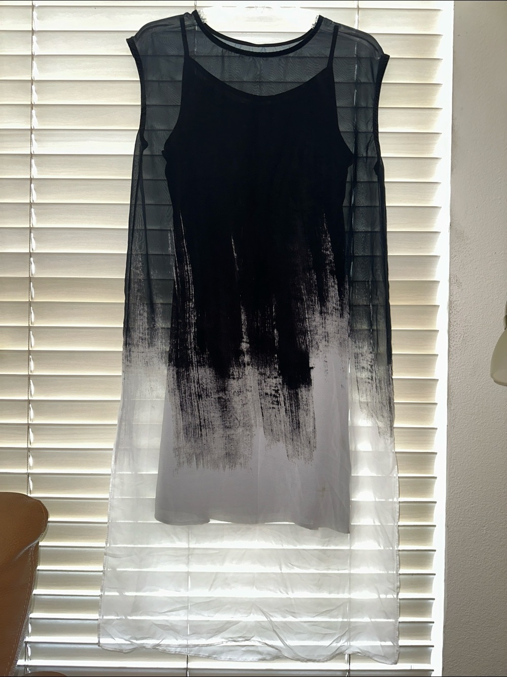 Beautiful Black-to-White Ombre Sleeveless Sheer Overlay Dress w/ Black Lining L